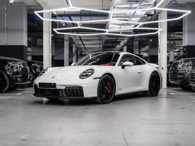 Porsche 911 Carrera 4 GTS